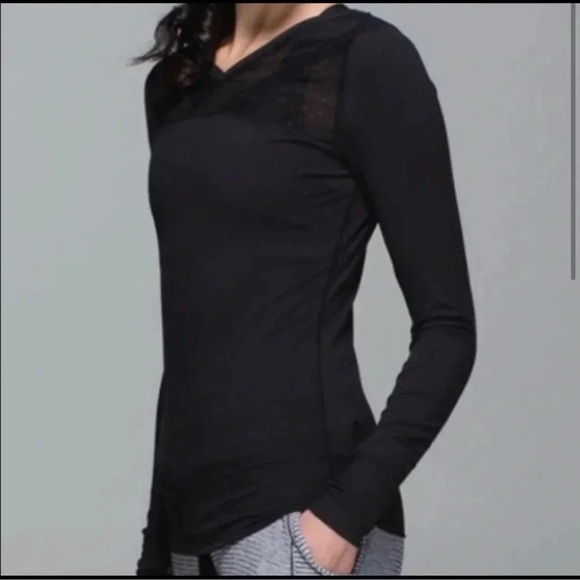 lululemon athletica Tops - Lululemon women’s and long sleeve top I believe a size 6